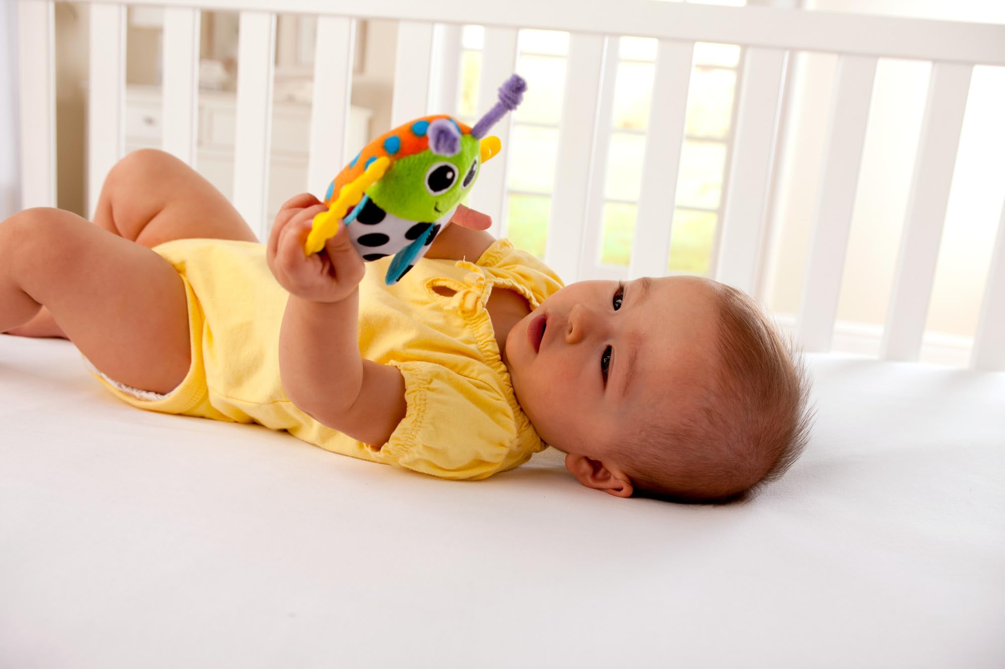 Foto 4 pulgar | Sonajero Lamaze Bitty Bite Bug De 11,4 Cm, Paquete De 1 - Venta Internacional.