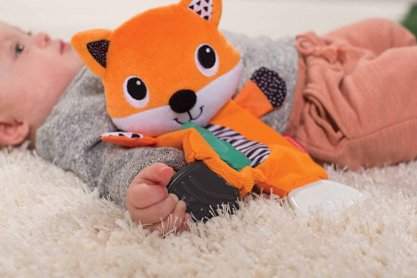 Foto 4 pulgar | Teether Infantino Cuddly Fox Con 3 Espacios Texturizados Para La Dentición - Venta Internacional.