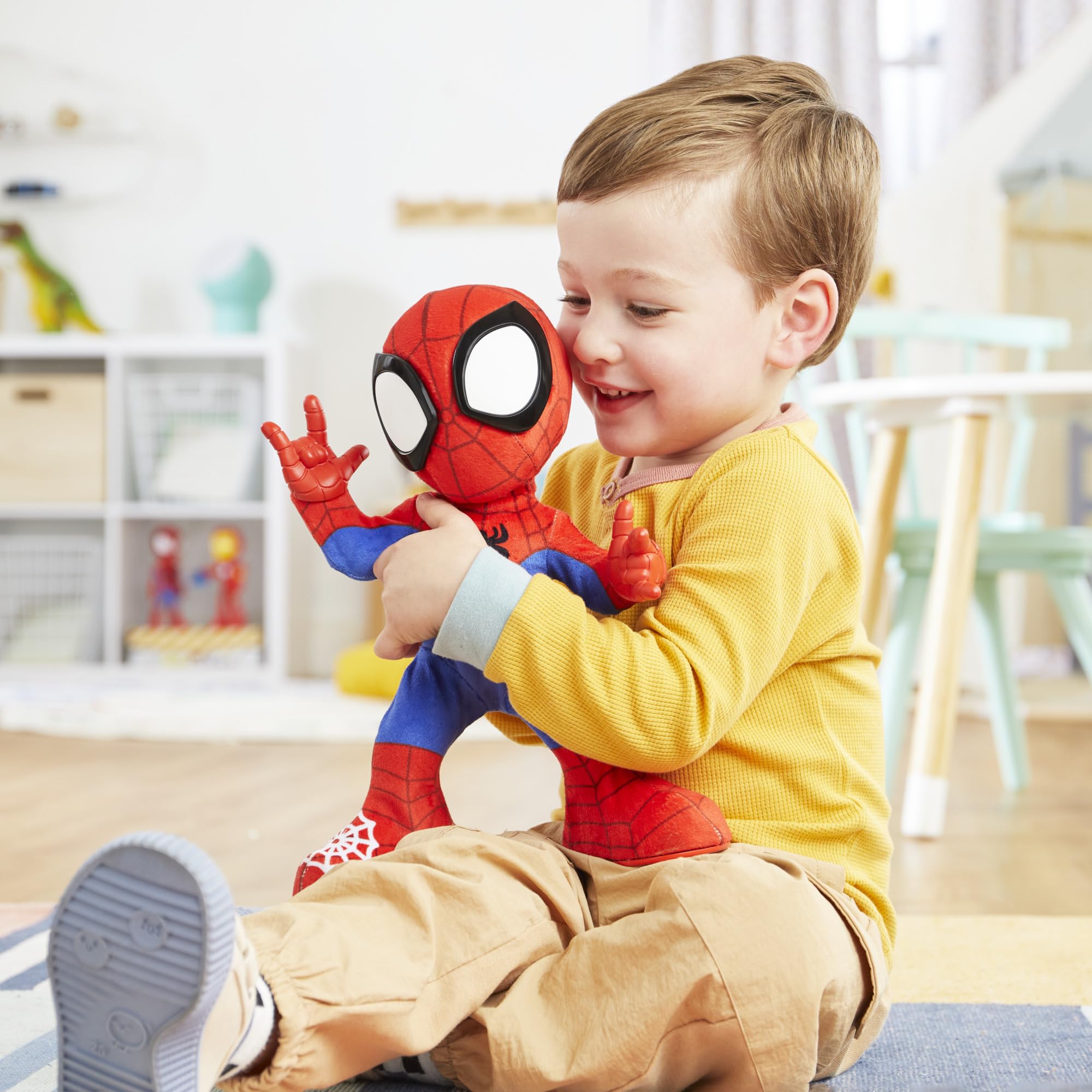 Foto 3 pulgar | Peluche Interactivo Hasbro Marvel Spidey Con Baile Y Sonido - Venta Internacional.