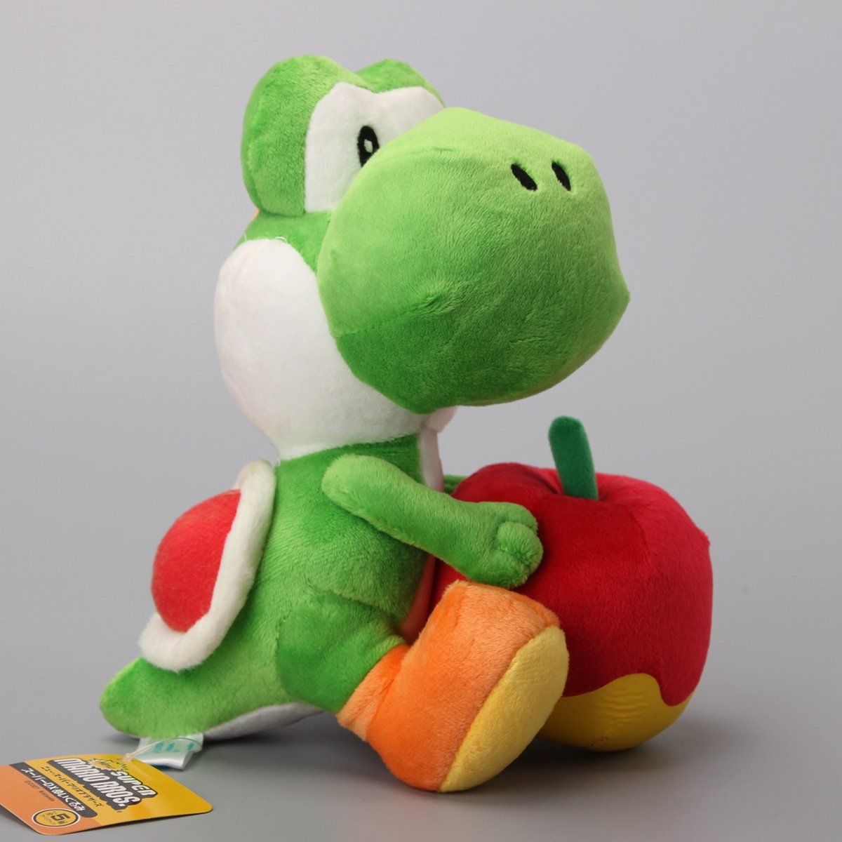 Foto 2 | Peluche Uiuoutoy Yoshi con Manzana de 18 cm - Venta Internacional