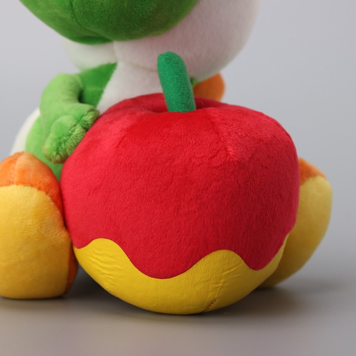 Foto 6 pulgar | Peluche Uiuoutoy Yoshi con Manzana de 18 cm - Venta Internacional