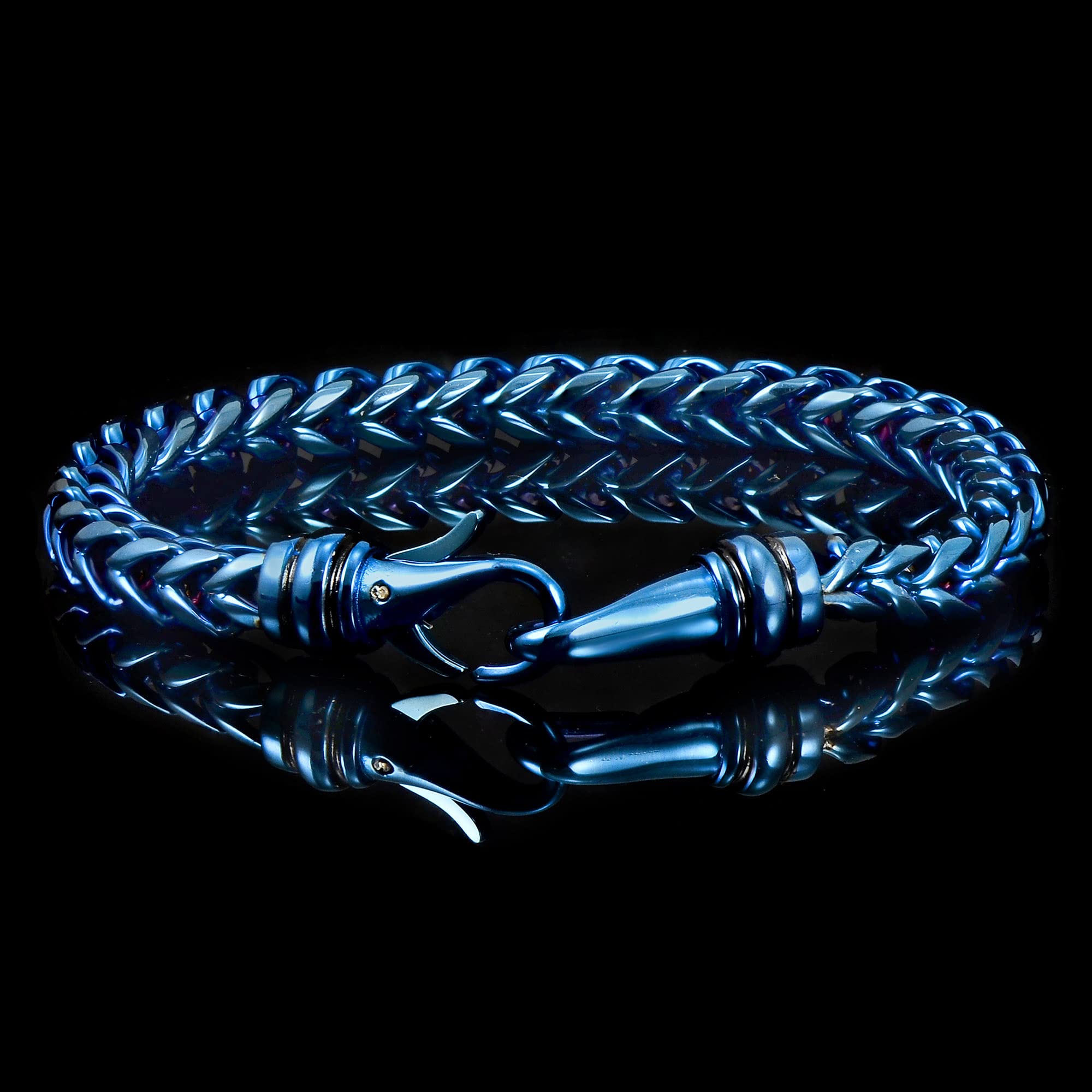 Foto 5 pulgar | Brazalete Crucible De Acero Inoxidable Chapado En Azul Pulido De 8 Pulgadas - Venta Internacional.