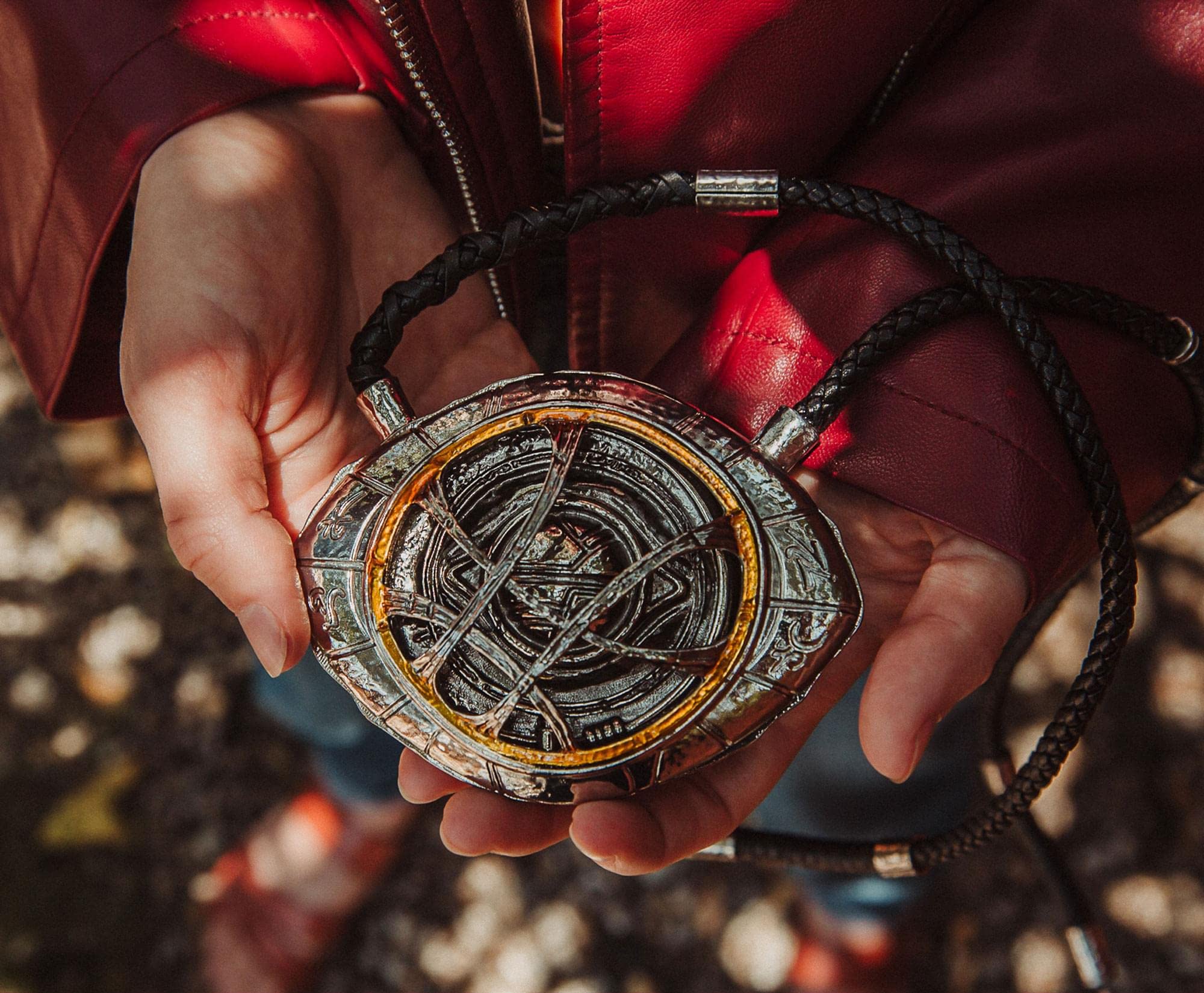 Foto 6 pulgar | Réplica De Collar De Utilería Doctor Strange De Marvel Studios - Venta Internacional.