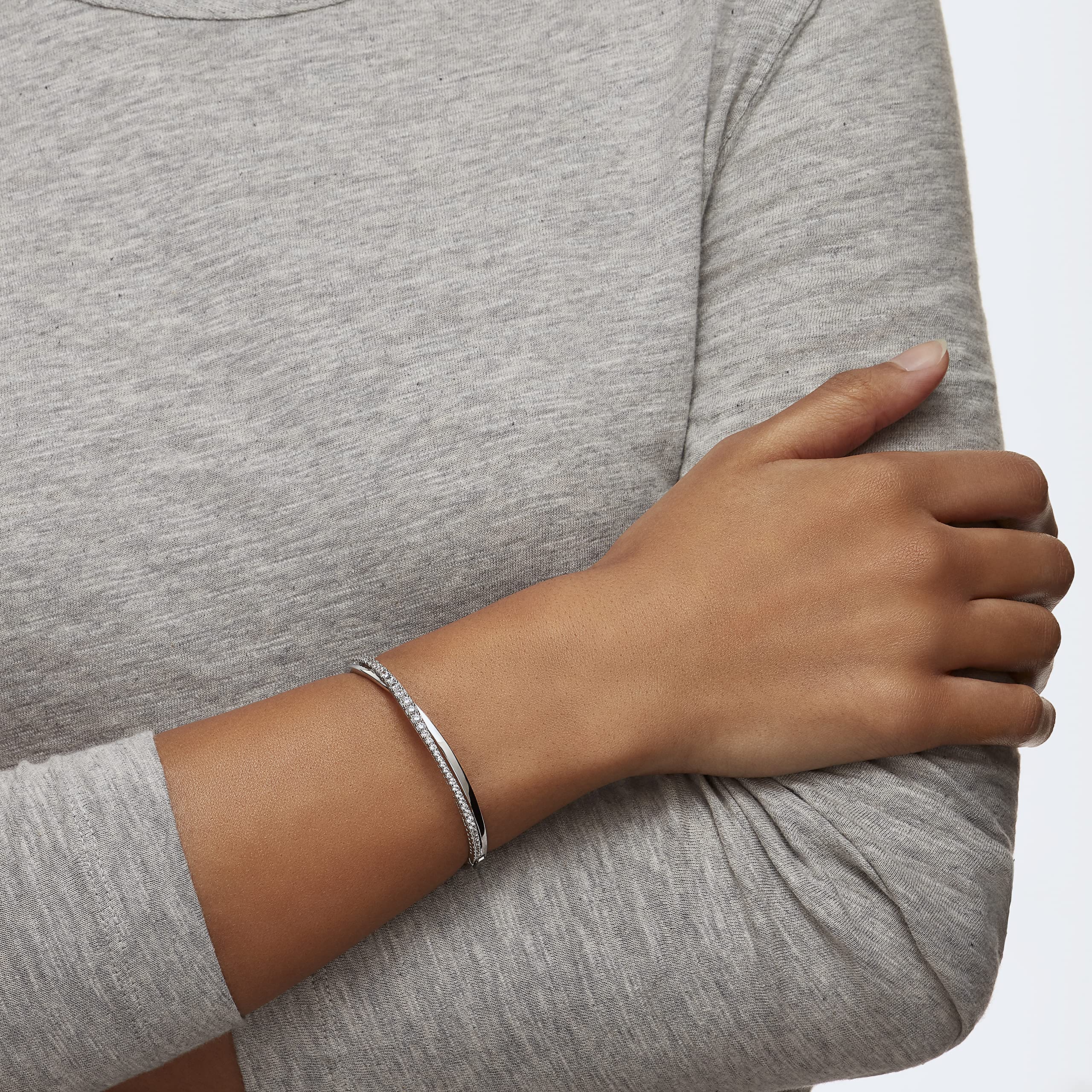 Foto 5 pulgar | Brazalete Swarovski Hyperbola Para Mujer Con Cristales Transparentes - Venta Internacional.