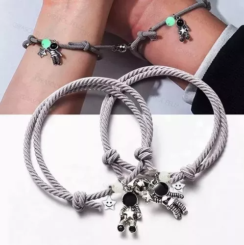 Foto 3 pulgar | Set 2 Pulseras Xtellar Para Parejas De Astronauta Brilla En La Oscuridad Color Gris