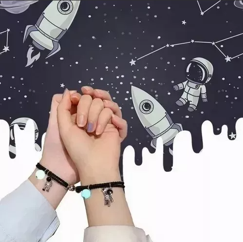 Foto 4 pulgar | Set 2 Pulseras Para Parejas Xtellar De Astronauta Brilla En La Oscuridad Color Negro