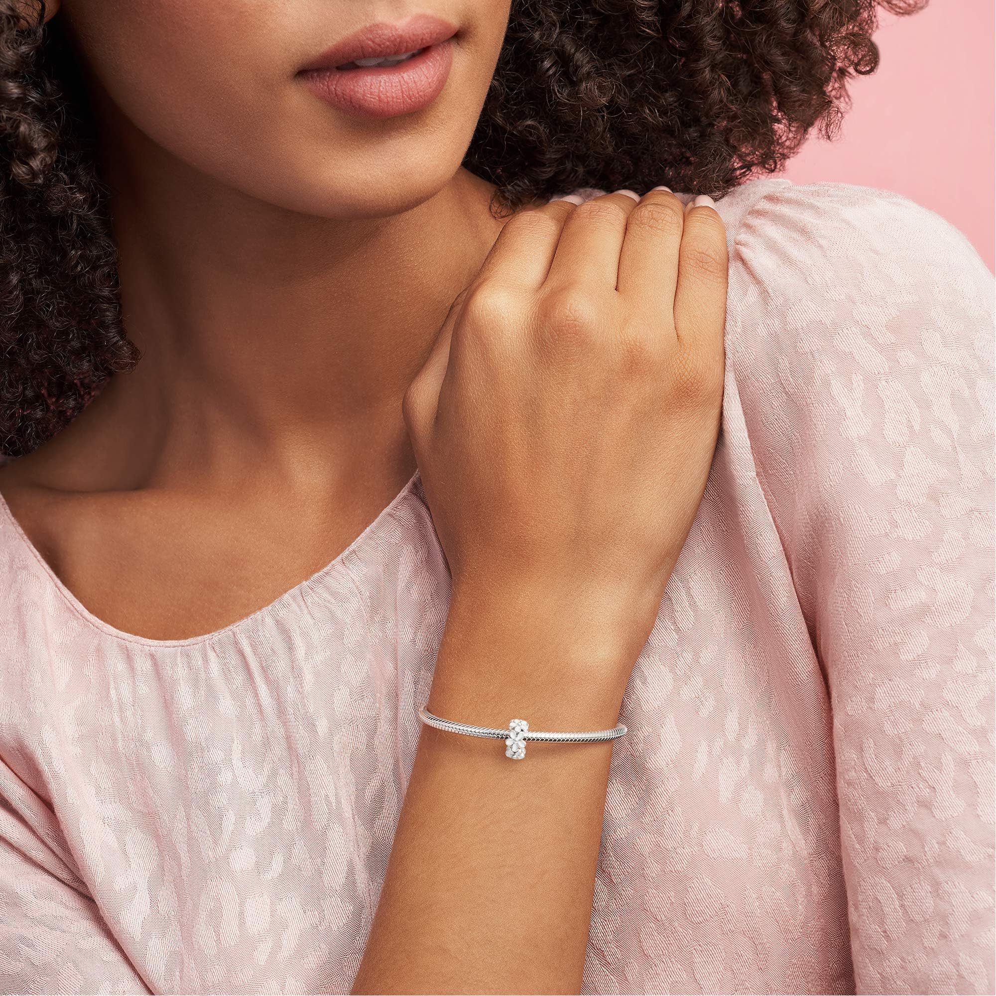 Foto 4 pulgar | Charm Spacer Pandora Con Forma De Margarita Blanca, Plata De Ley - Venta Internacional.