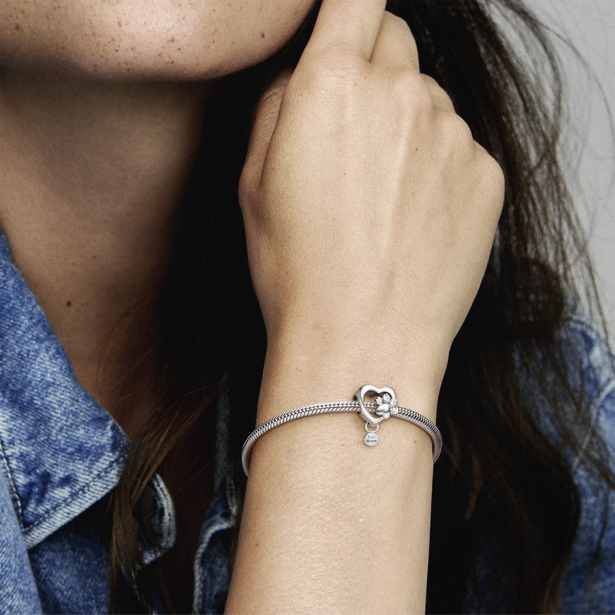 Foto 5 | Charm Pandora Sparkling Paw Print & Heart, Circonita Cúbica Transparente - Venta Internacional.