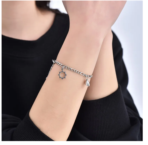 Foto 5 pulgar | Pulsera Xtellar Pareja Solar y Luna Acero Inoxidable Plateada para Mujer