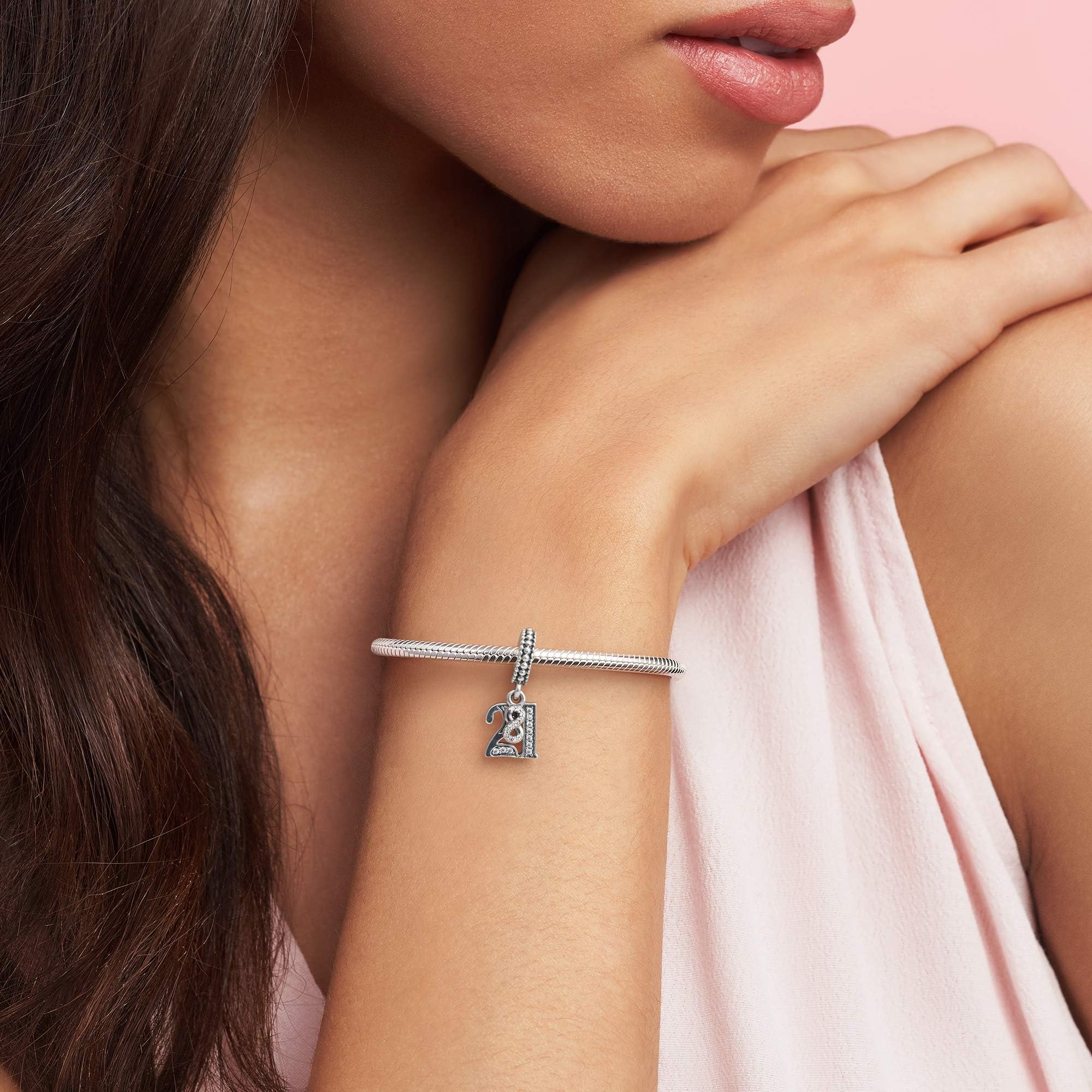 Foto 4 pulgar | Colgante De Plata De Ley Charm Pandora Para La Celebración Del 21° Aniversario - Venta Internacional.