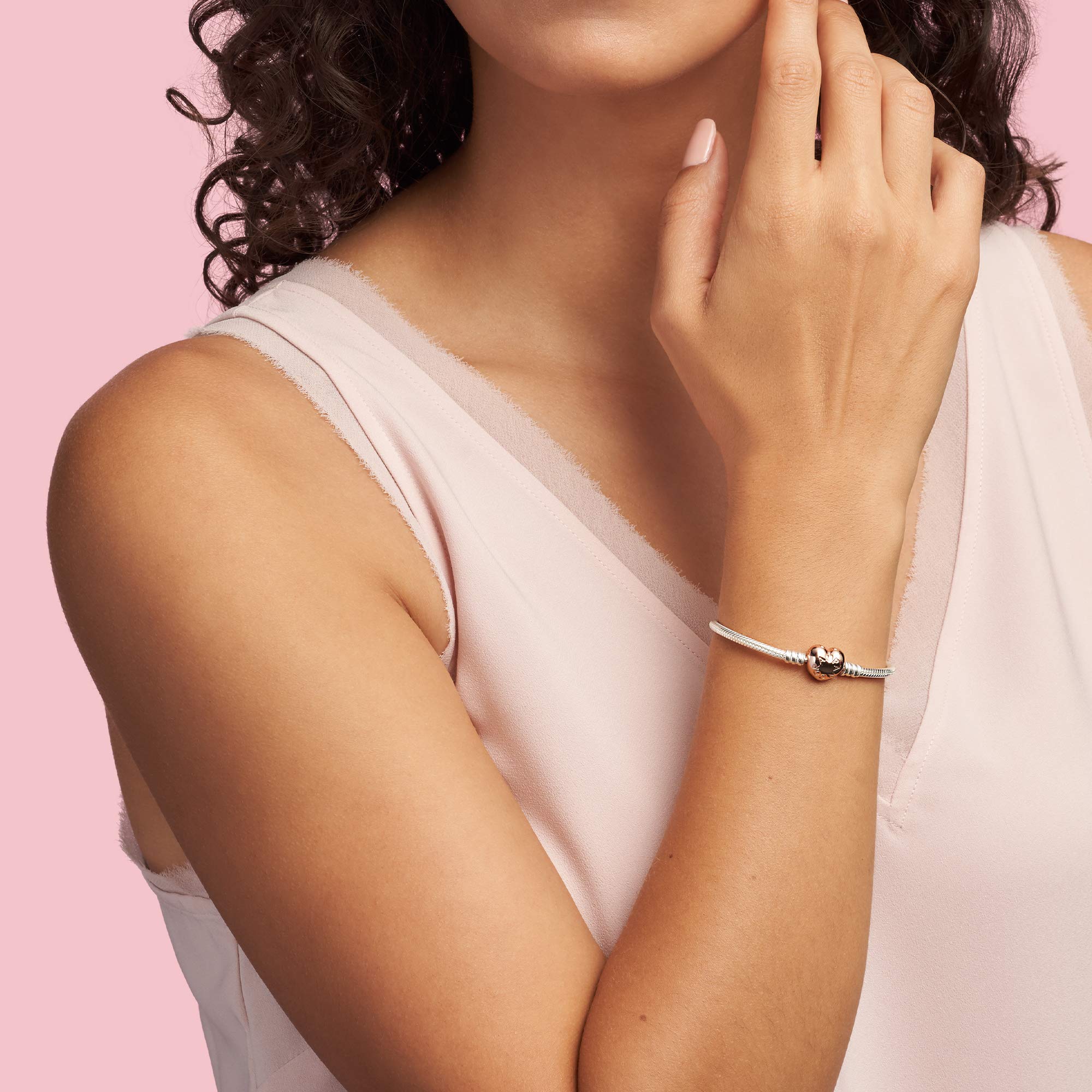 Foto 4 pulgar | Pulsera Pandora Moments Con Cierre De Corazón Y Cadena De Serpiente Plateada - Venta Internacional.