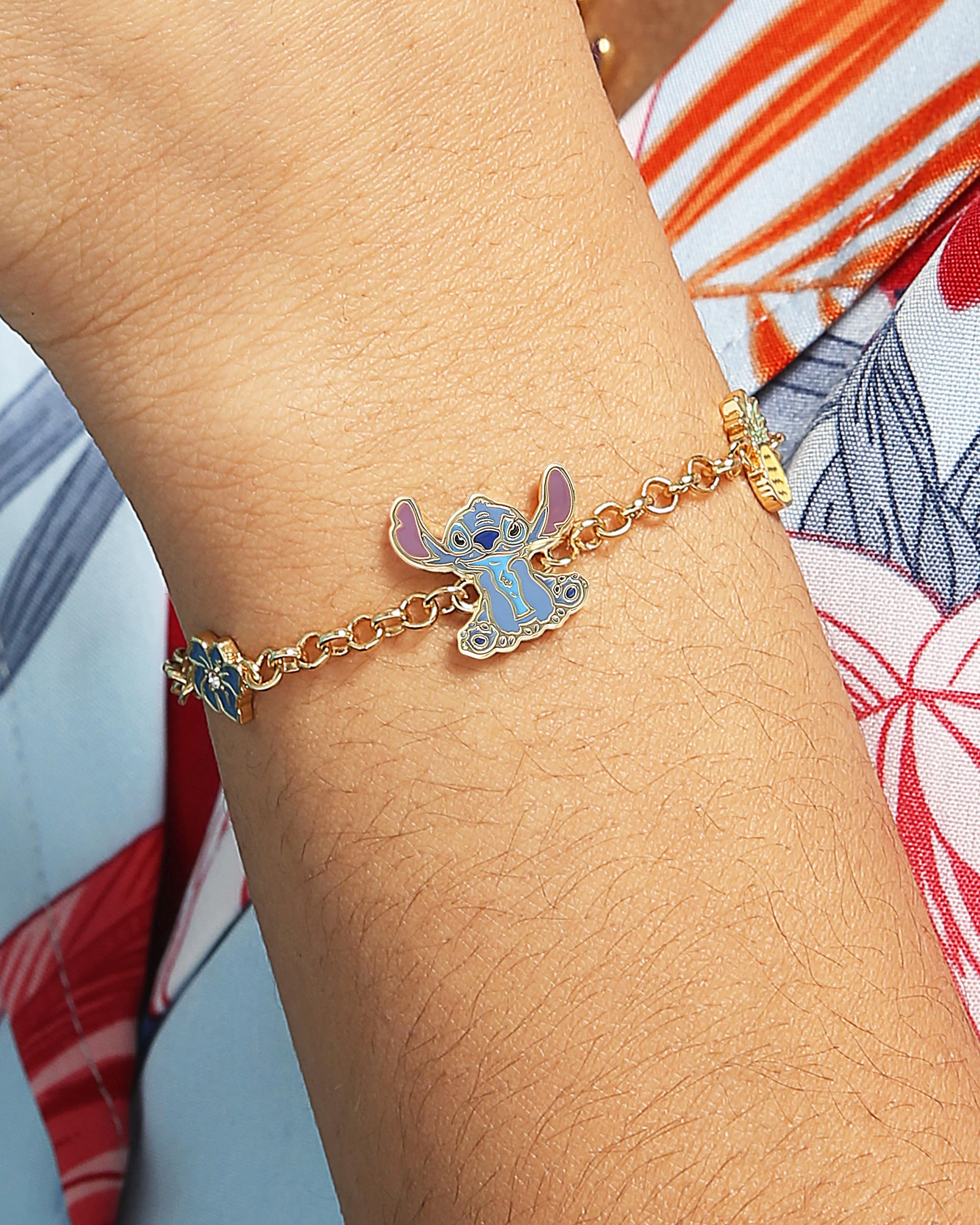 Foto 3 pulgar | Pulsera Disney Stitch De Latón Chapado En Flash Para Mujer - Venta Internacional.