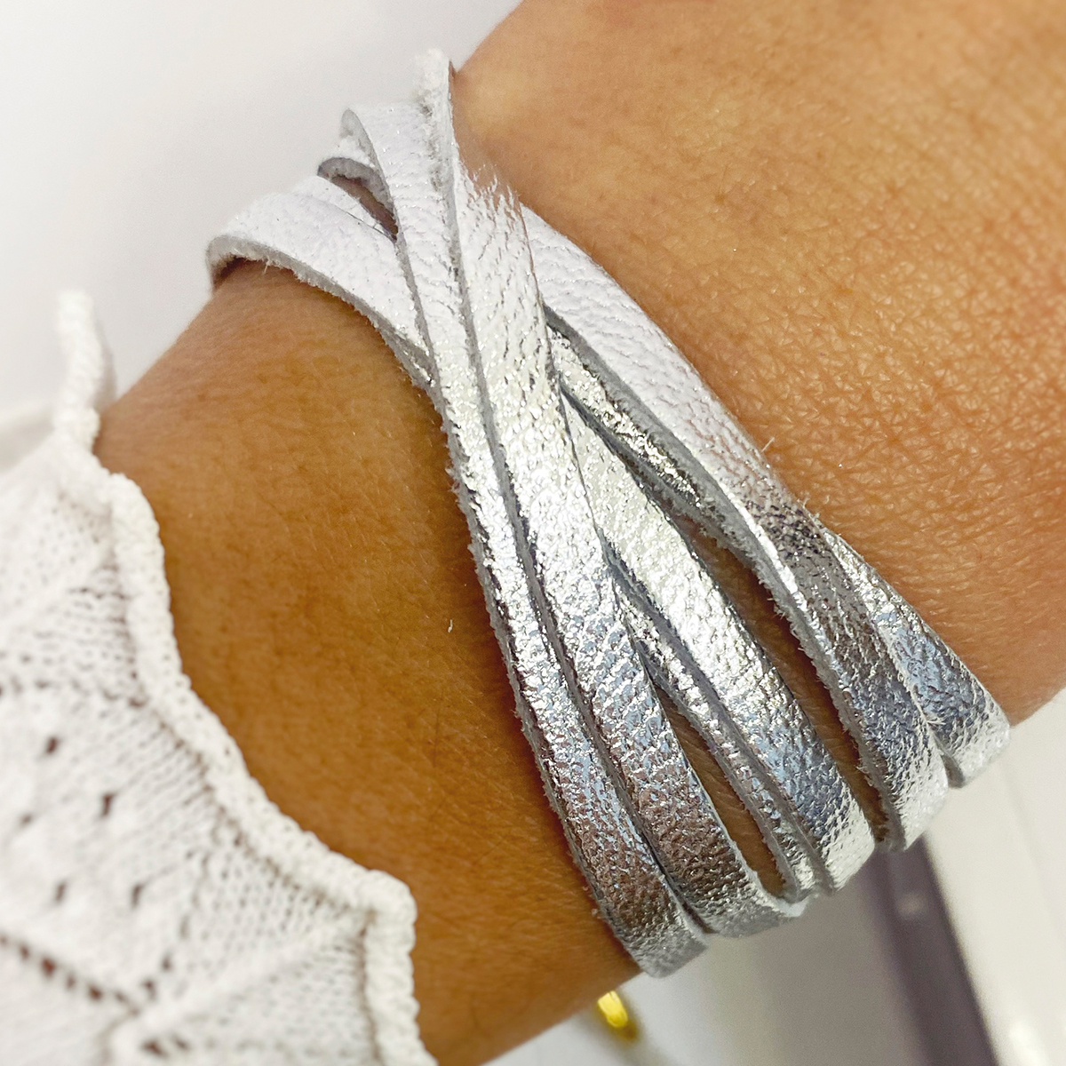 Foto 6 pulgar | Pulsera De Piel Unisex Con Baño De Oro Vangania Gratitud