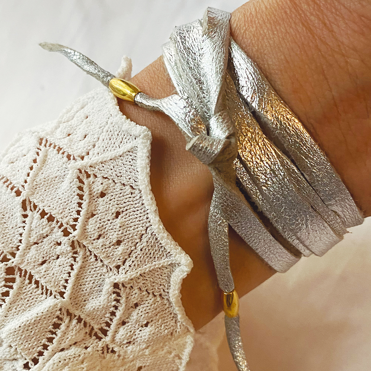 Foto 8 pulgar | Pulsera De Piel Unisex Con Baño De Oro Vangania Gratitud