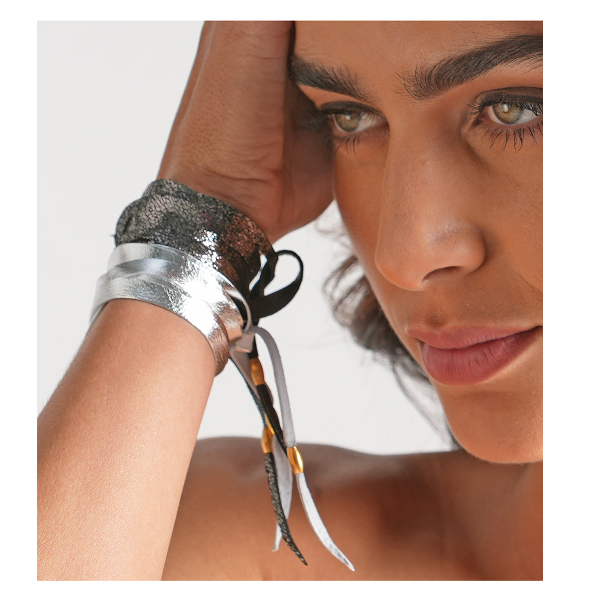 Foto 2 | Pulsera De Piel Unisex Con Baño De Oro Vangania Gratitud
