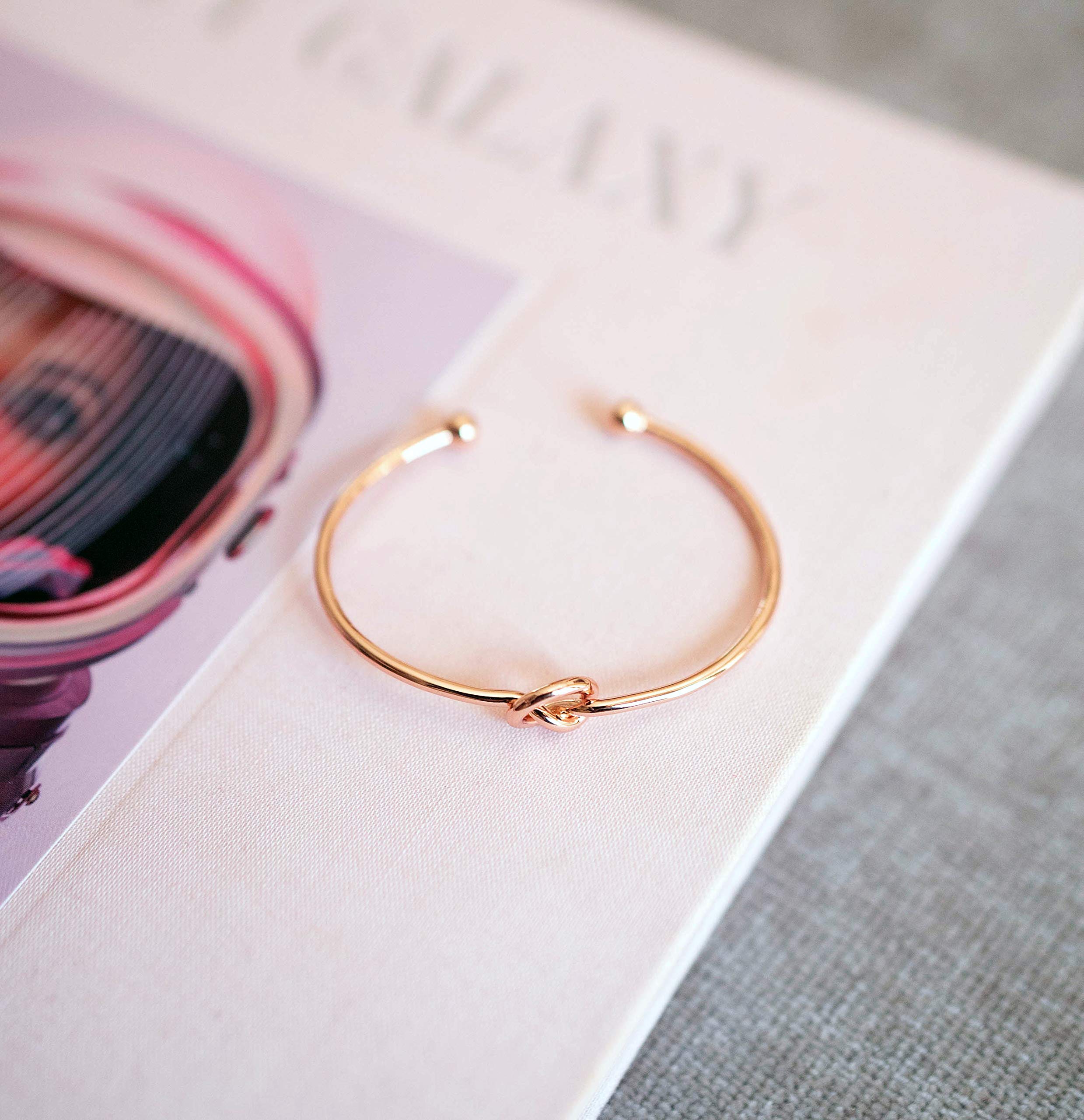 Foto 4 pulgar | Brazalete Pavoi Forever Love Knot Chapado En Oro De 14 Quilates - Venta Internacional.