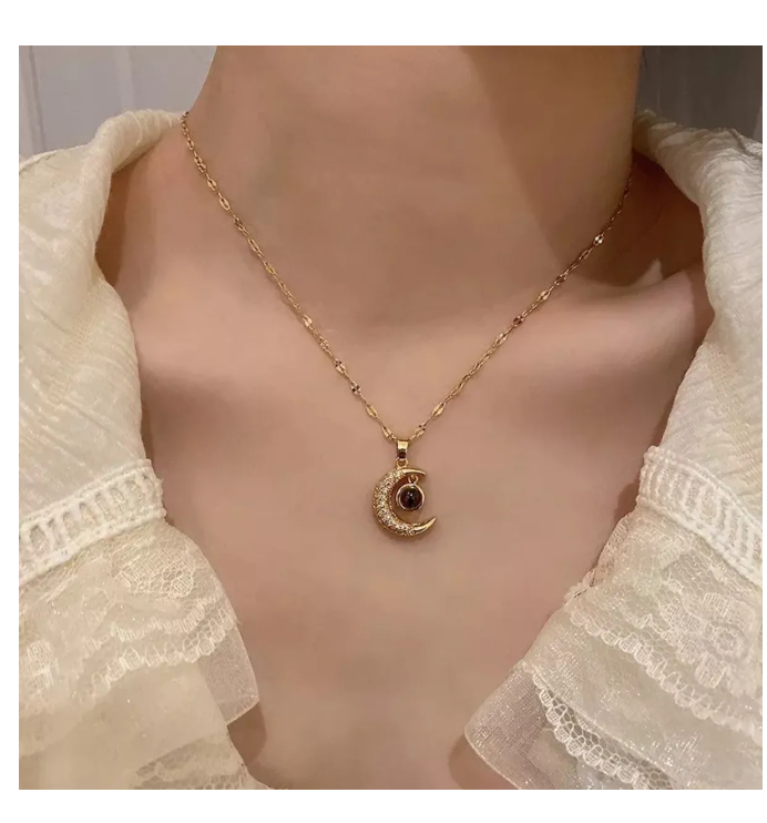 Foto 6 | Collar Dije De Luna Proyector Te Amo En 100 Idiomas Para Mujer Chapada En Oro De 18k
