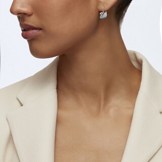 Foto 6 | Pendientes De La Icónica Colección Swan De Swarovski Con Cristal Azul Y Blanco - Venta Internacional.