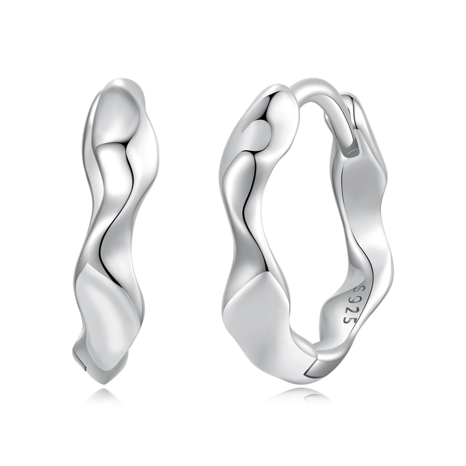 Foto 2 pulgar | Aretes Chulada, Arracadas Onduladas De Plata .925 Con Chapa De Platino