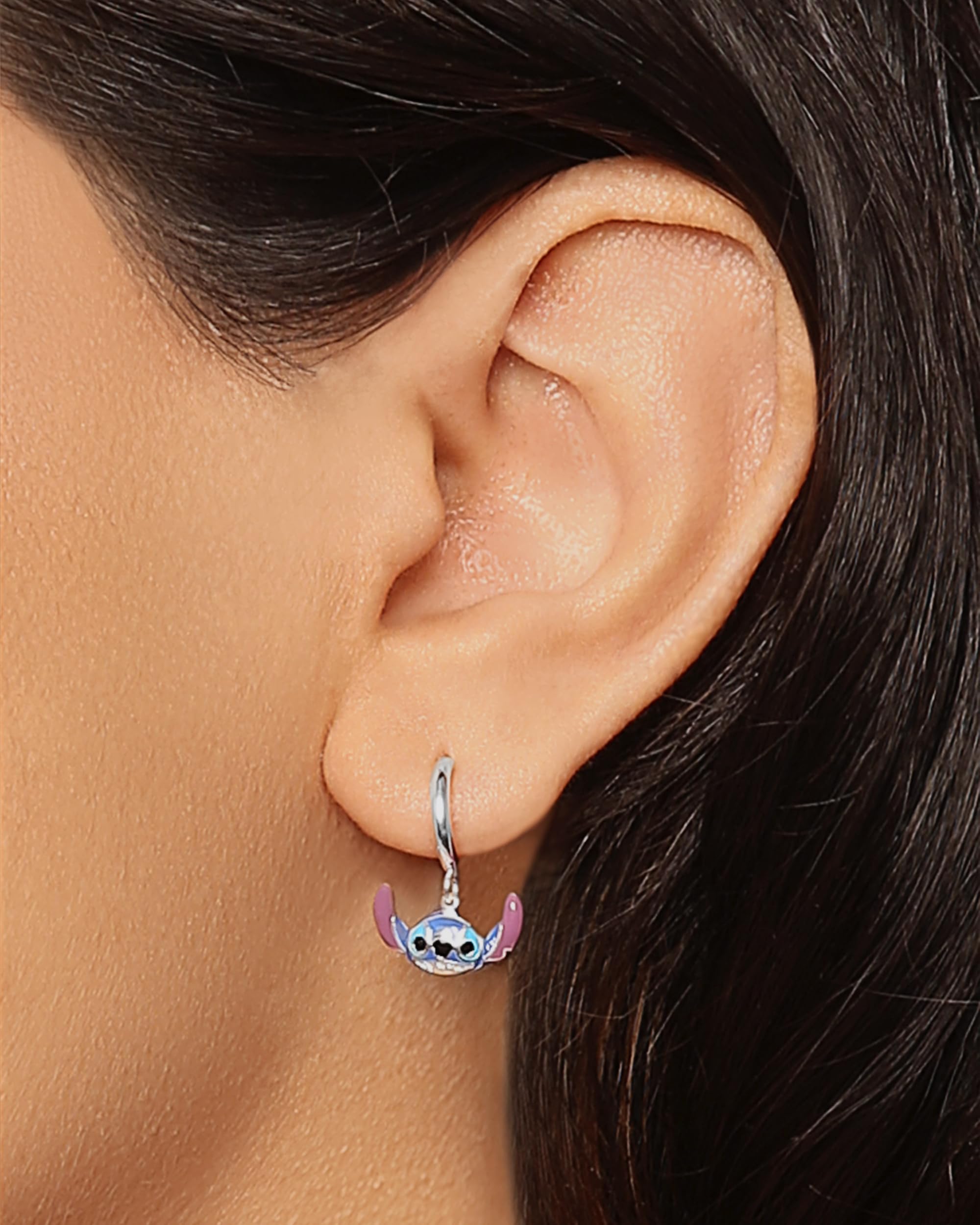 Foto 3 pulgar | Pendientes Disney Stitch Hoop Plateados Chapados En Destello Para Mujer - Venta Internacional.