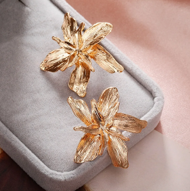 Foto 4 pulgar | Aretes de Flor Xtellar para Mujer