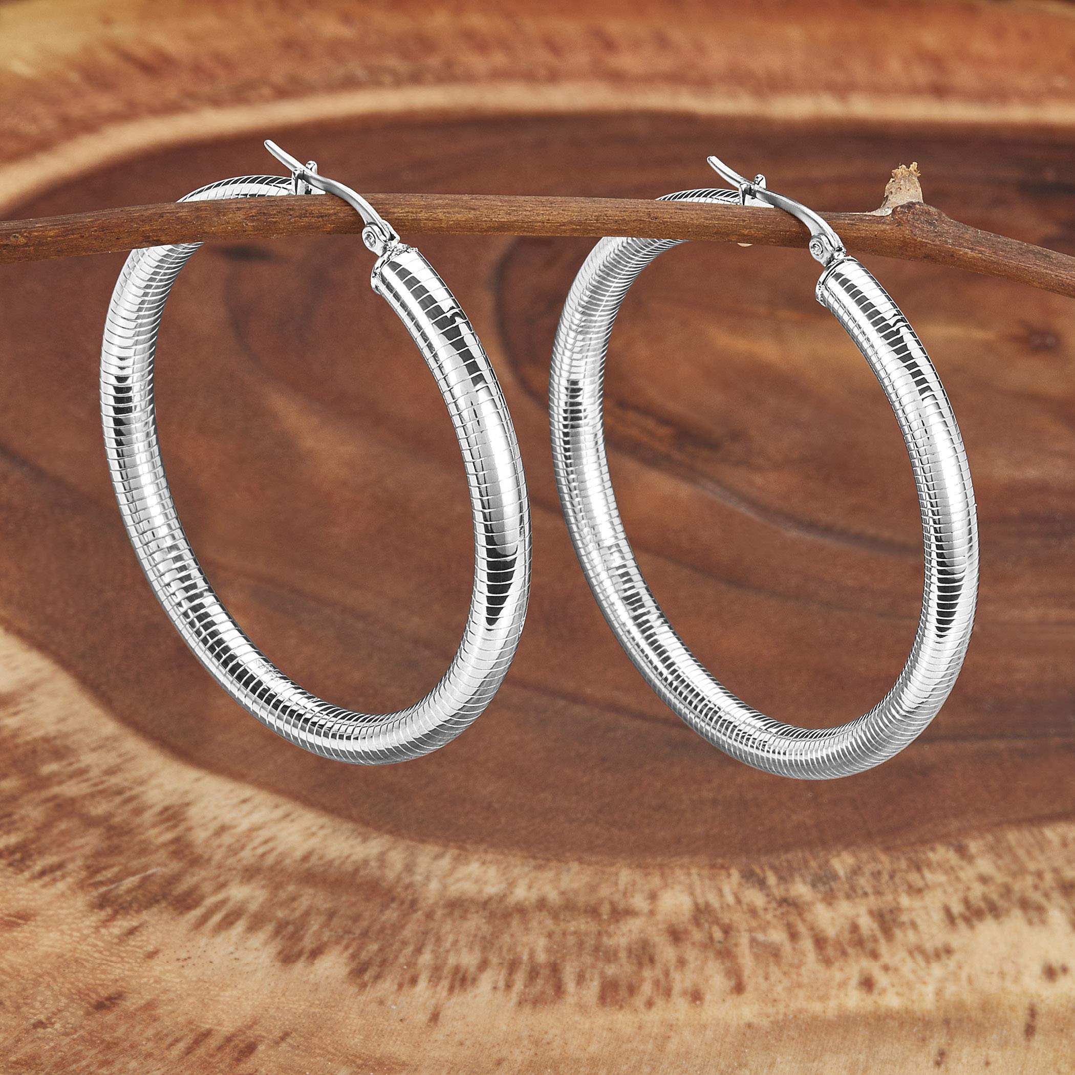 Foto 4 pulgar | Pendientes De Aro De Acero Inoxidable West Coast Jewelry Elya - Venta Internacional.