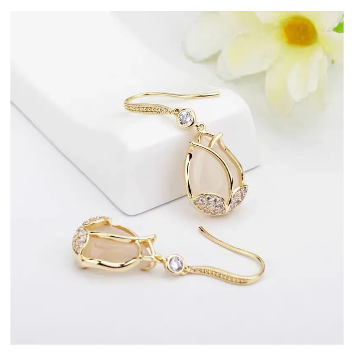 Foto 4 pulgar | Aretes Tulipán Para Mujer Flor Joyería Arracada Con Zirconia Pendientes Elegantes