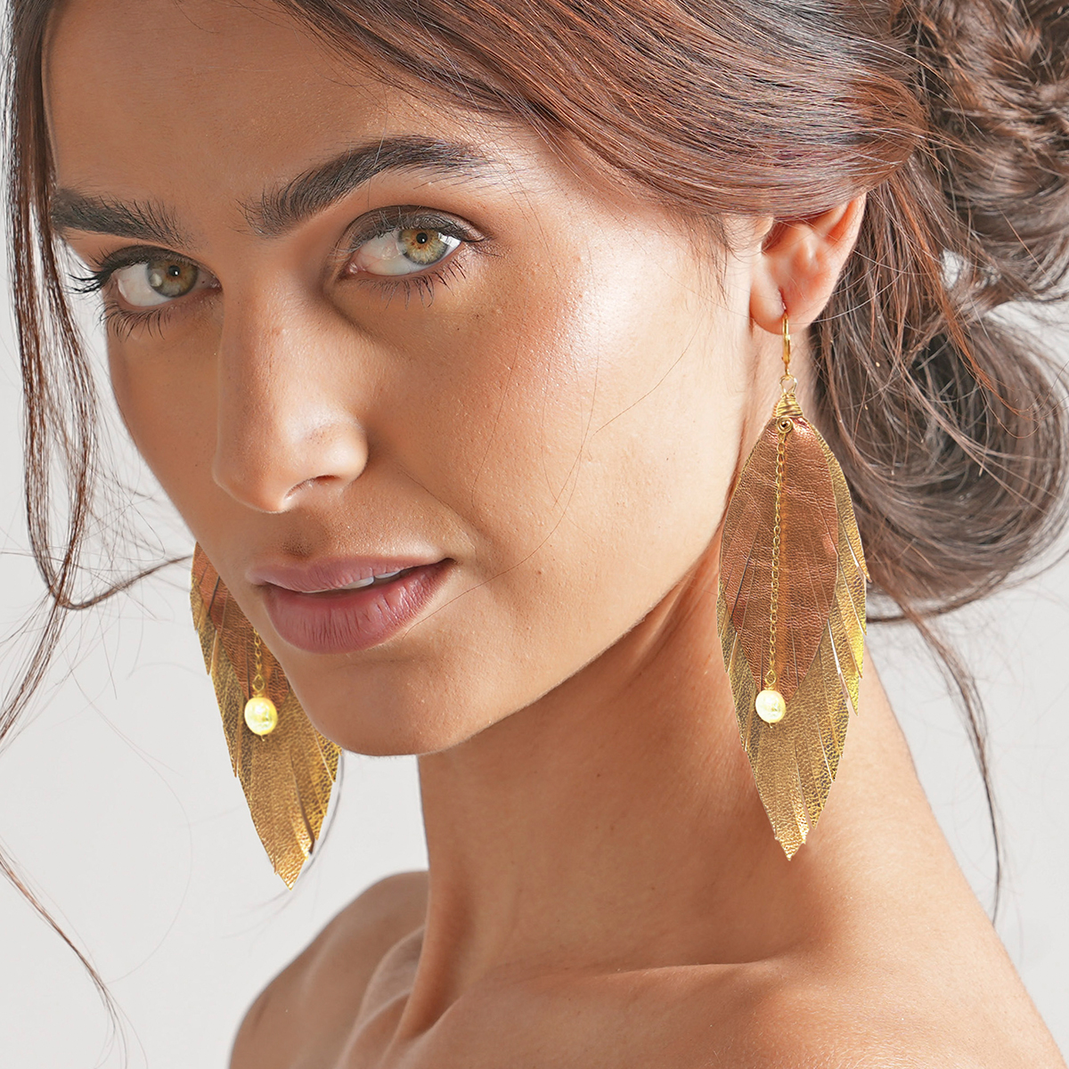 Foto 3 pulgar | Aretes Largos Mujer De Plumas Dorados Vangania Elegant Gold