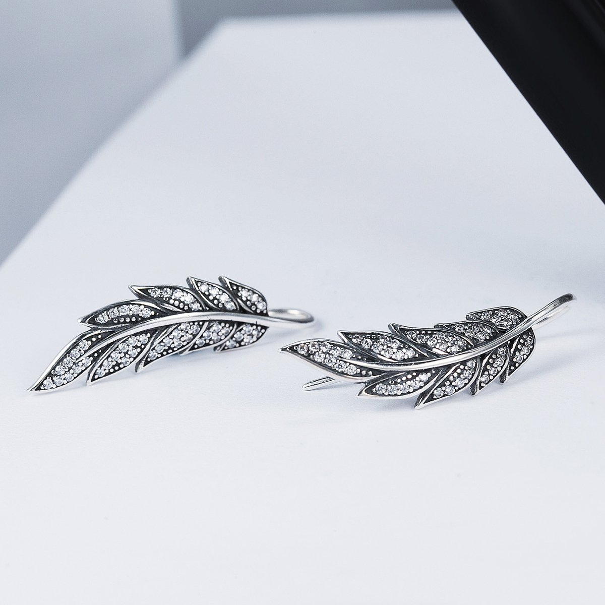 Foto 5 | Aretes Chulada, Brillo Y Plumas De Plata .925 Con Chapa De Platino, Se Puden Mojar