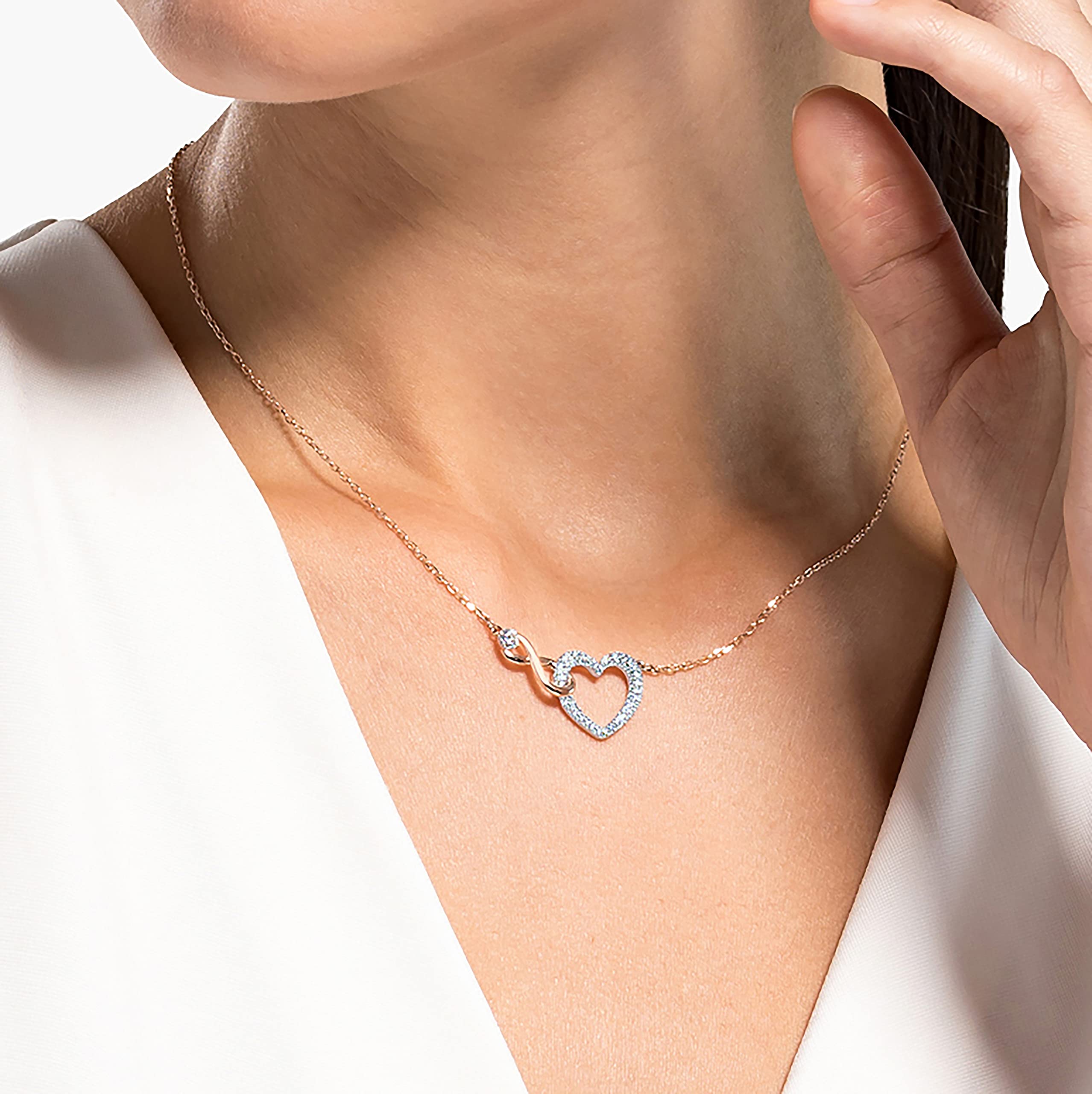 Foto 4 pulgar | Collar Con Colgante De Hipérbola De Swarovski Con Pavé De Cristal Transparente - Venta Internacional.