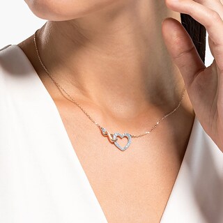 Foto 3 | Collar Con Colgante De Hipérbola De Swarovski Con Pavé De Cristal Transparente - Venta Internacional.