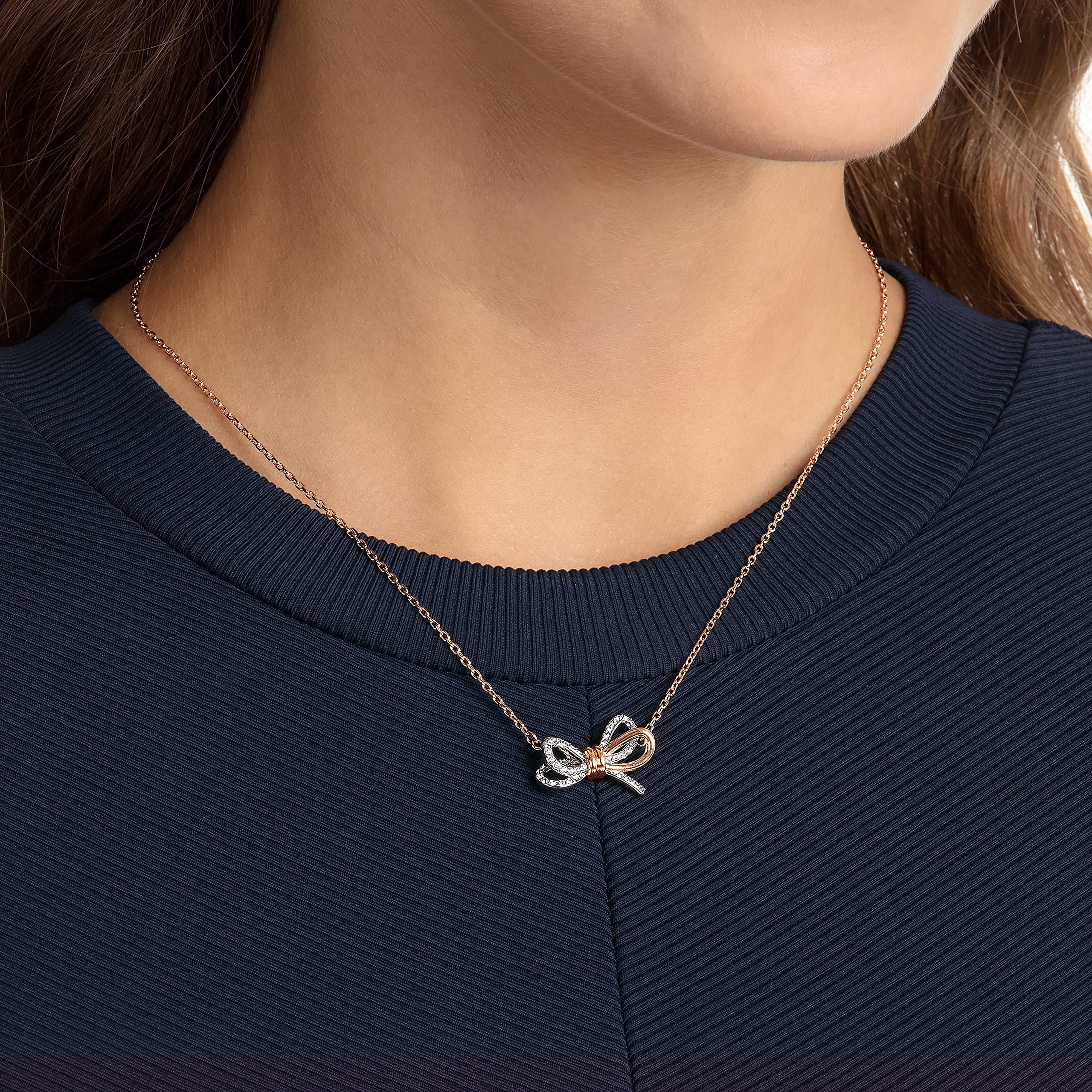 Foto 5 pulgar | Collar Swarovski Con Colgante De Lazo Para Toda La Vida Para Mujer Con Cristal Blanco - Venta Internacional.