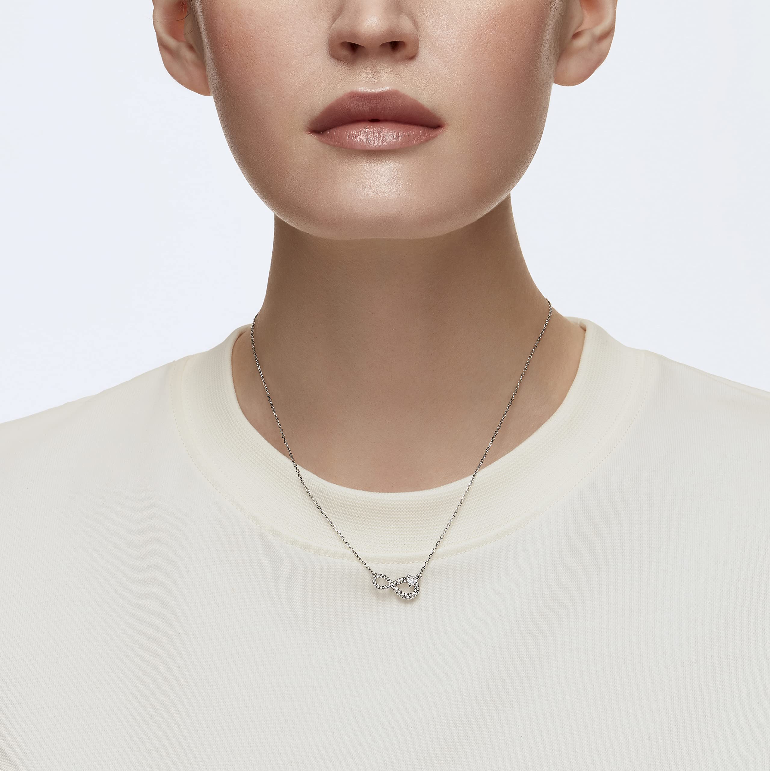 Foto 4 | Collar Swarovski Hyperbola Con Corazón De Cristal Transparente Para Mujer - Venta Internacional.
