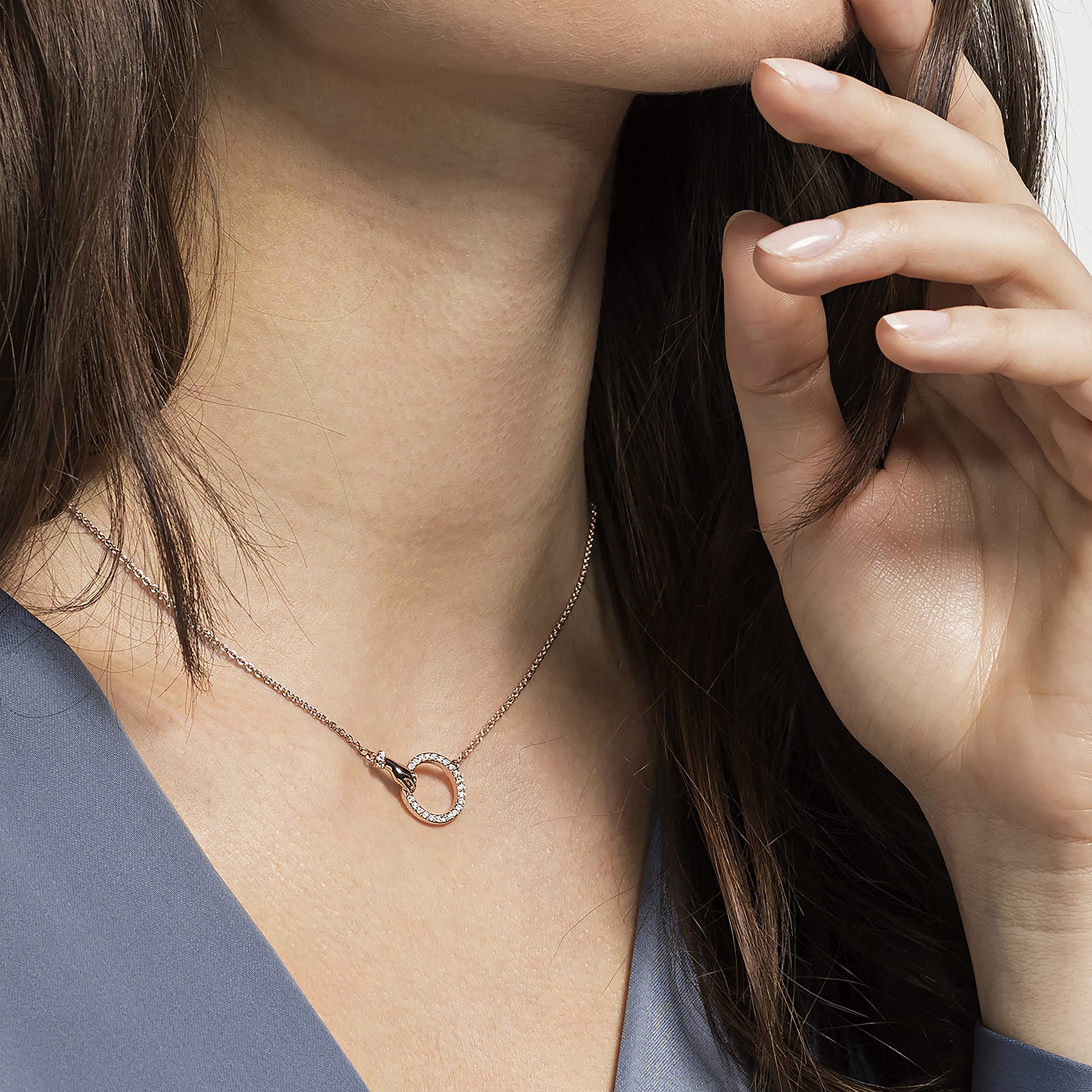Foto 5 | Collar Swarovski Symbolic Collection Con Motivo De Mano - Venta Internacional.