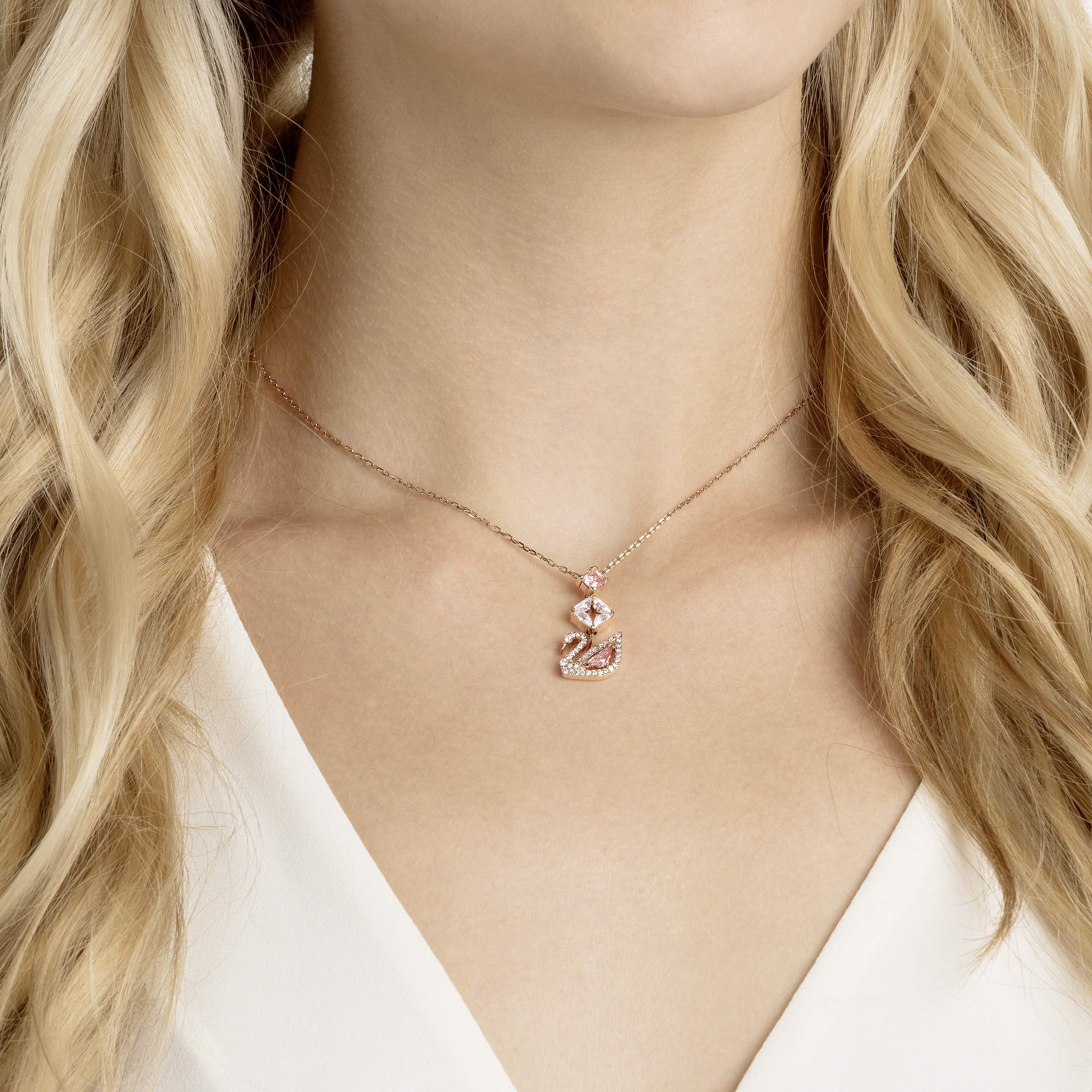 Foto 6 | Collar Con Colgante De Cisne De Swarovski En Oro Rosa Y Transparente - Venta Internacional.