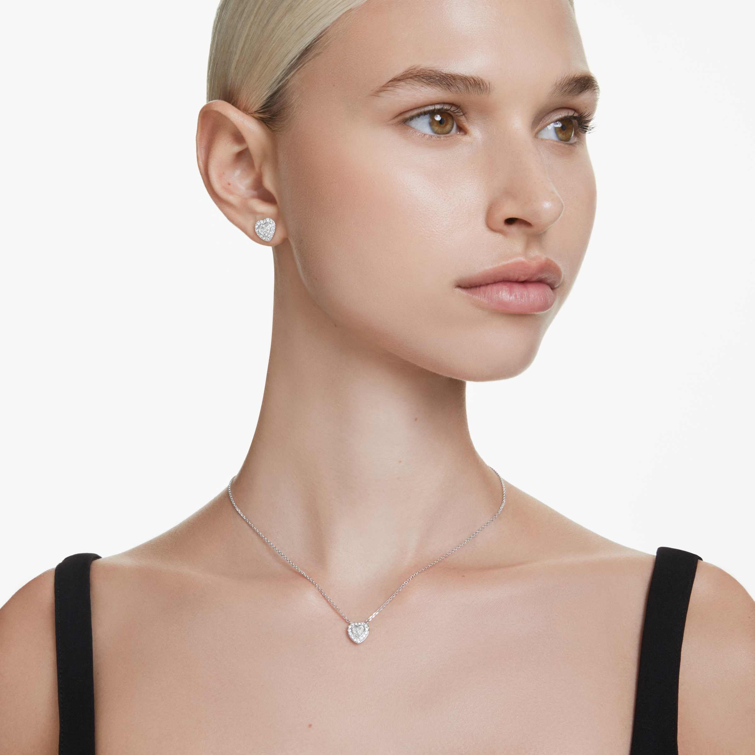 Foto 5 | Collar Swarovski Ariana Grande Con Forma De Corazón De Cristal Angelical - Venta Internacional.
