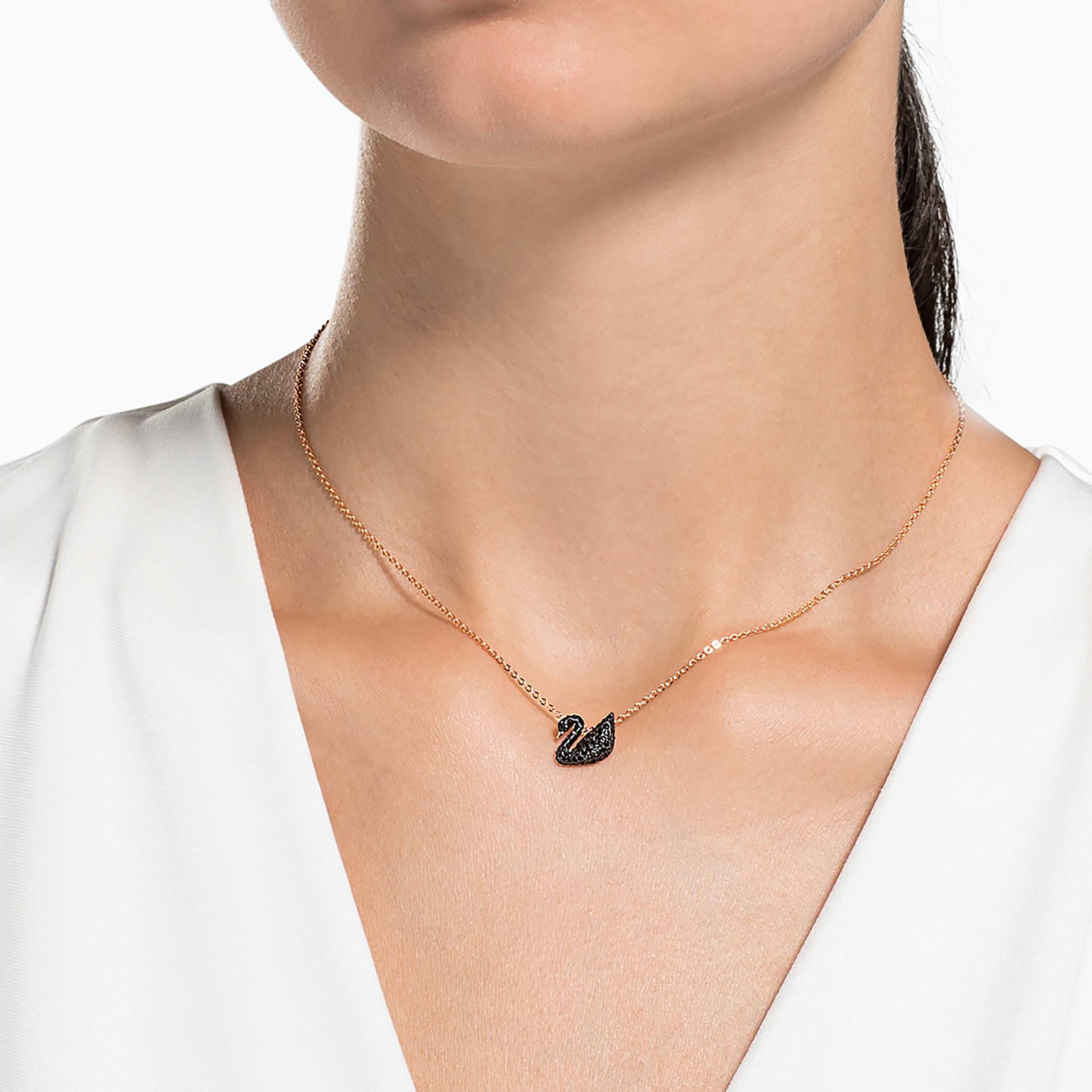 Foto 5 pulgar | Collar Con Colgante De Cisne De Swarovski Con Pavé De Cristal Negro - Venta Internacional.