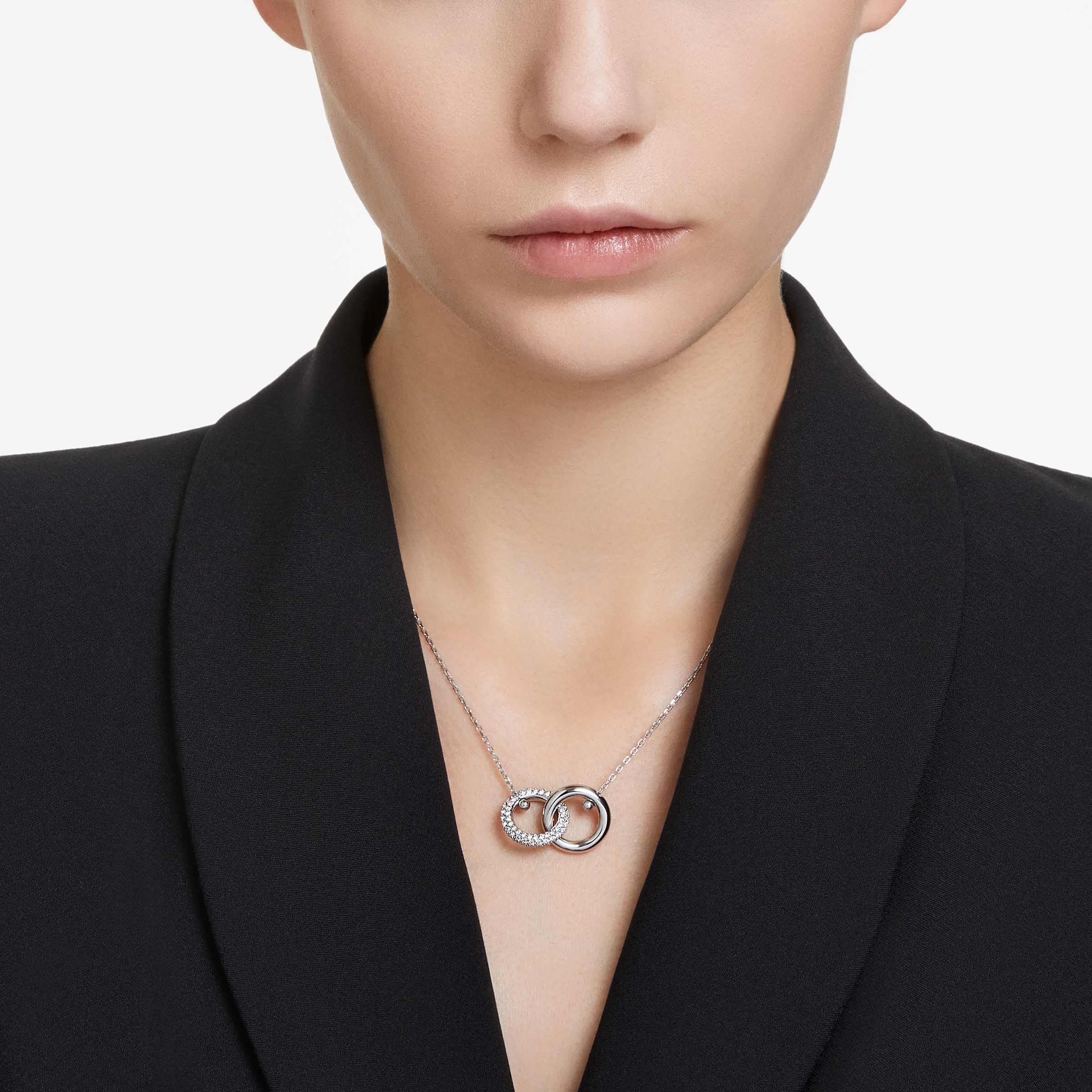Foto 5 | Collar Con Colgante Swarovski Dextera Con Forma De Lazo Entrelazado, Transparente - Venta Internacional.