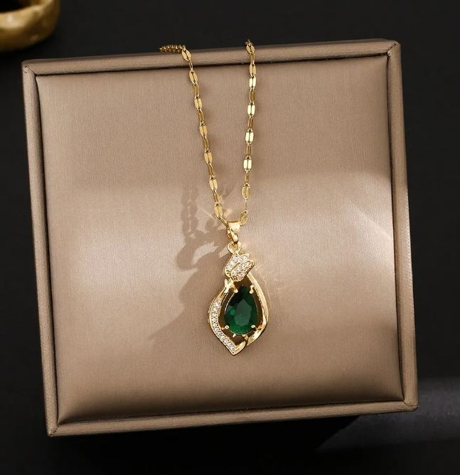 Foto 4 pulgar | Collar Chapa de Oro Xtellar