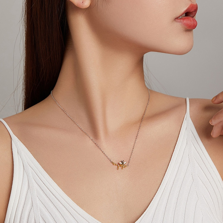 Foto 3 | Collar Chulada  Miel Y Abeja De Plata .925 Con Chapa De Platino Que Lo Hace Resistente Al Agua Y Químicos