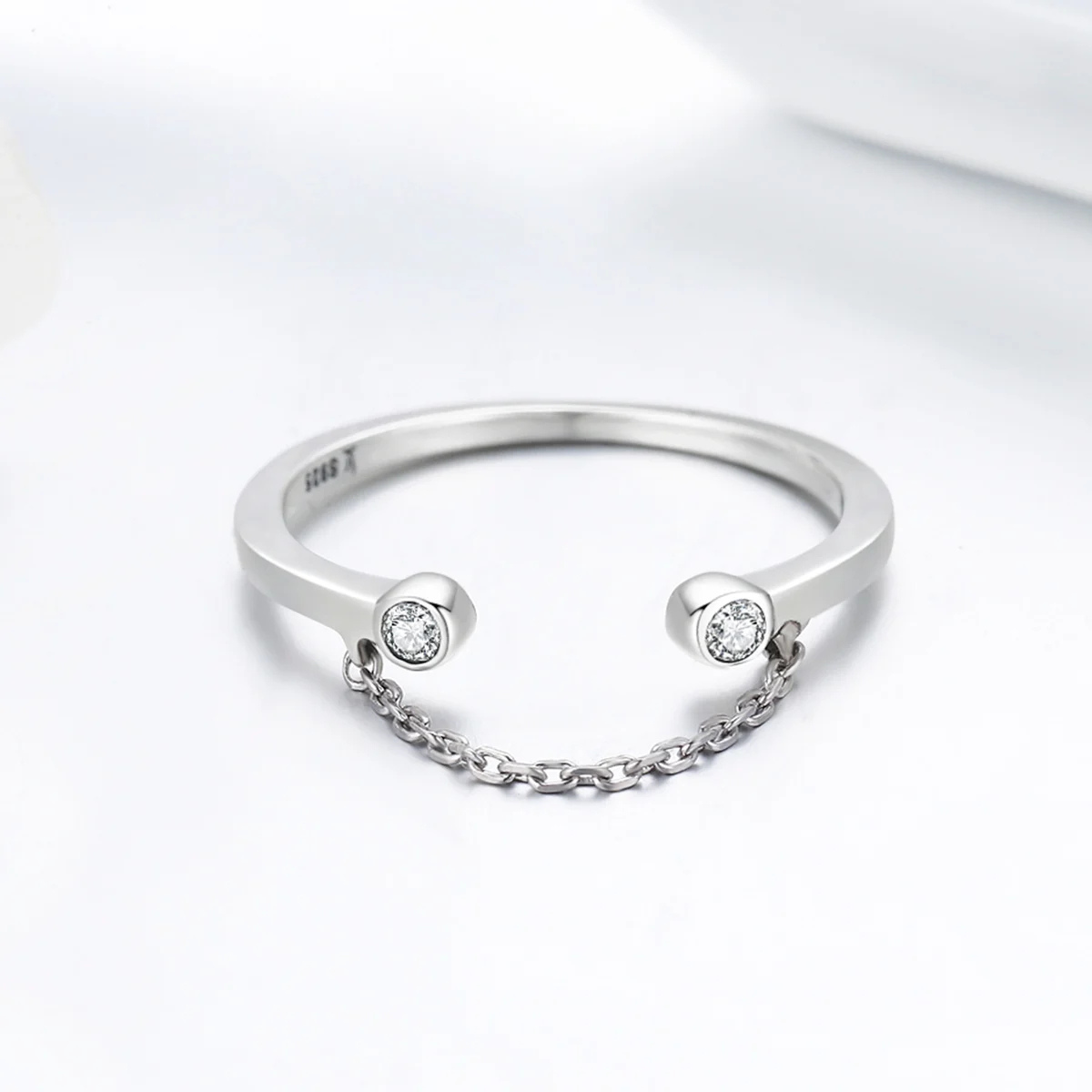 Foto 5 pulgar | Anillo Chulada Puente Cadenita De Plata .925 Con Chapa De Platino, Se Puede Mojar