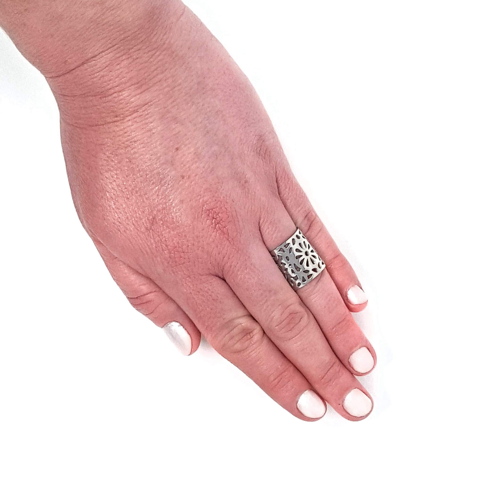 Foto 4 pulgar | Anillo West Coast Jewelry Elya Floral Brazalete De Acero Inoxidable - Venta Internacional.