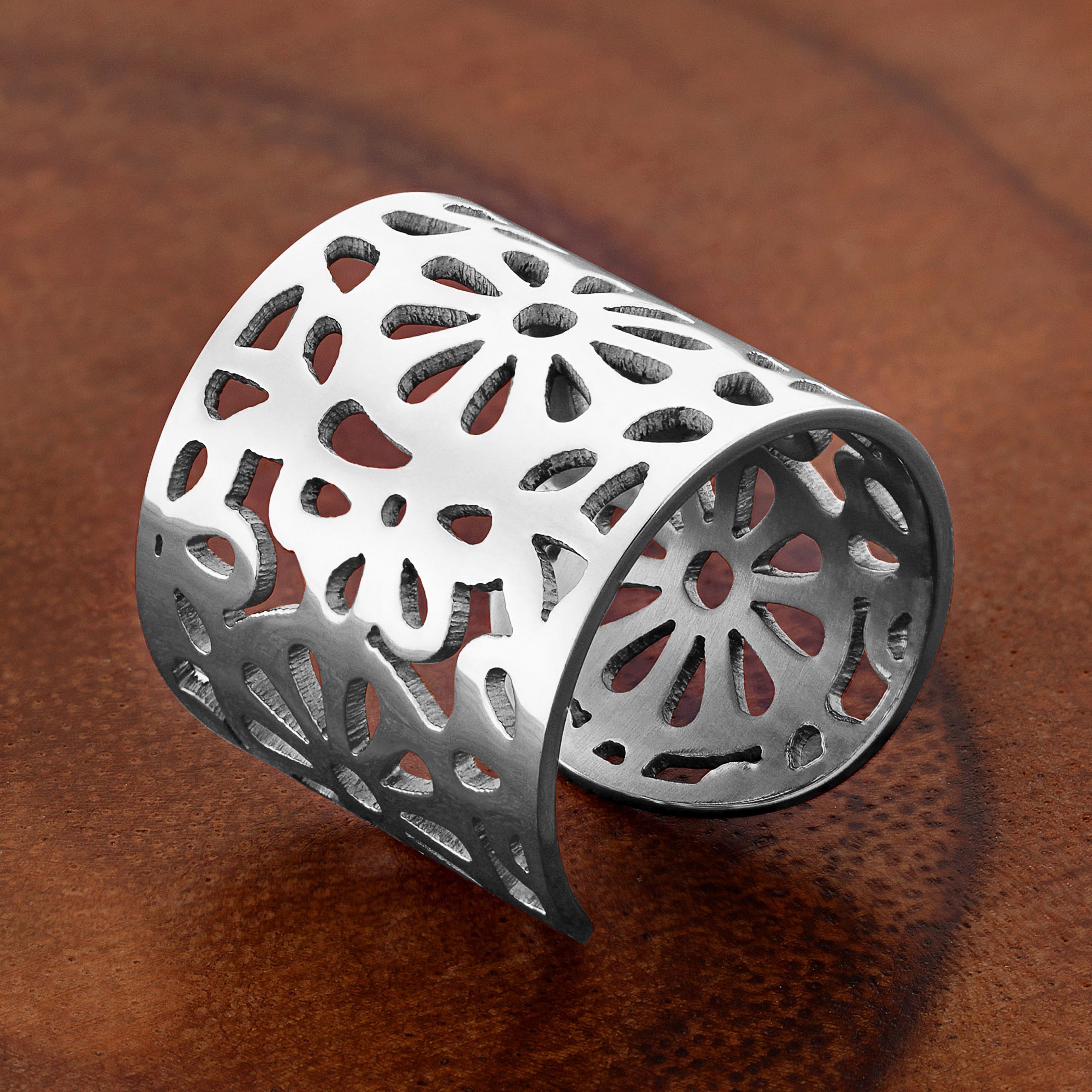 Foto 5 pulgar | Anillo West Coast Jewelry Elya Floral Brazalete De Acero Inoxidable - Venta Internacional.