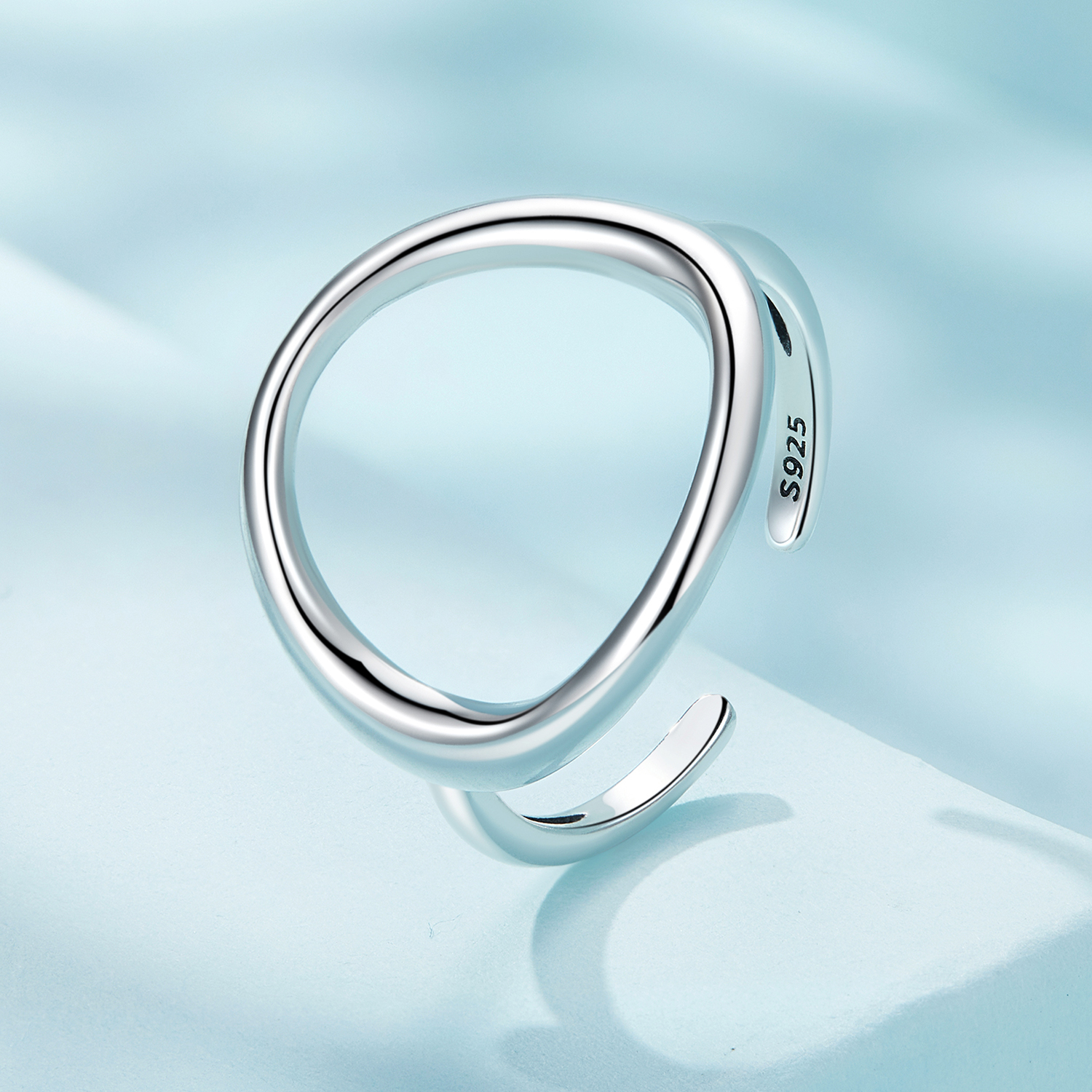Foto 5 pulgar | Anillo Chulada, Círculo De Plata .925 Con Chapa De Platino, Se Pude Mojar