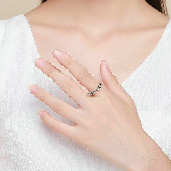 Foto 3 pulgar | Anillo Chulada, Alas De Ángel De Plata .925 Con Chapa De Platino, Se Pude Mojar