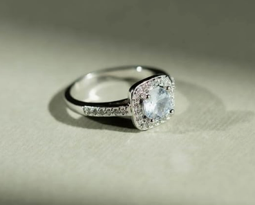 Foto 4 pulgar | Joyería Xtellar: Anillos De Compromiso De Estilo Soleste - Corte Cojín - Joyas De Lujo Resistentes Y Diarias P