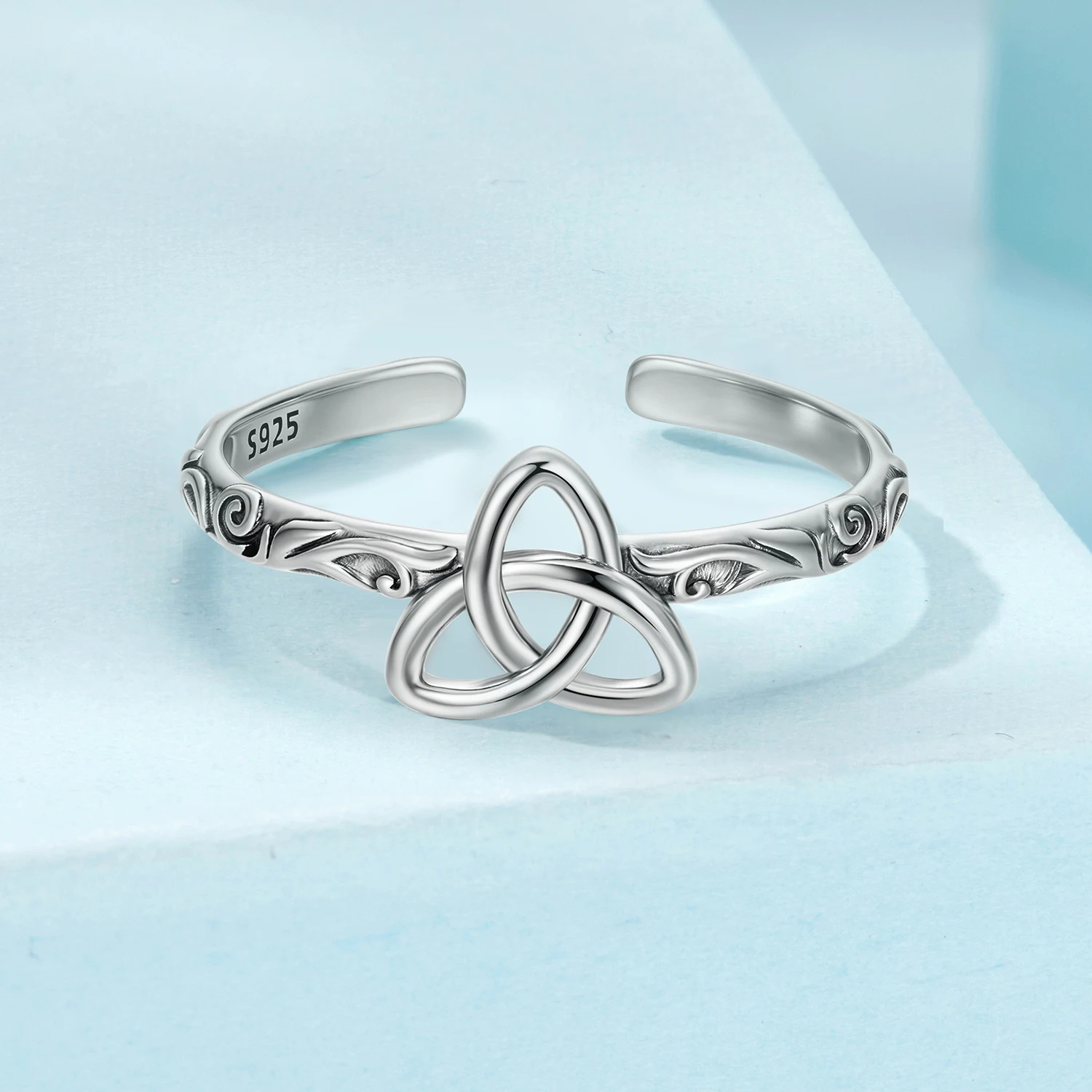 Foto 5 pulgar | Anillo Chulada  Nudo Celta De Plata .925 Con Chapa De Platino  Talla Ajustable  Se Pude Mojar