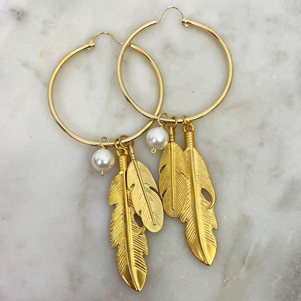 Foto 9 pulgar | Arracadas Con Dije De Pluma Y Perla Elegantes Vangania