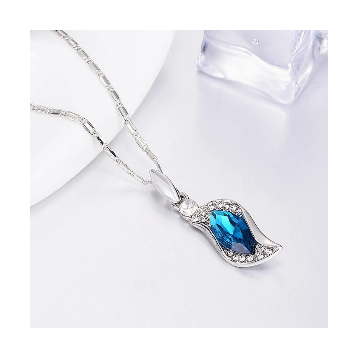 Foto 4 pulgar | Collar Pulsera Y Aretes Platesdos Lab.g Azul