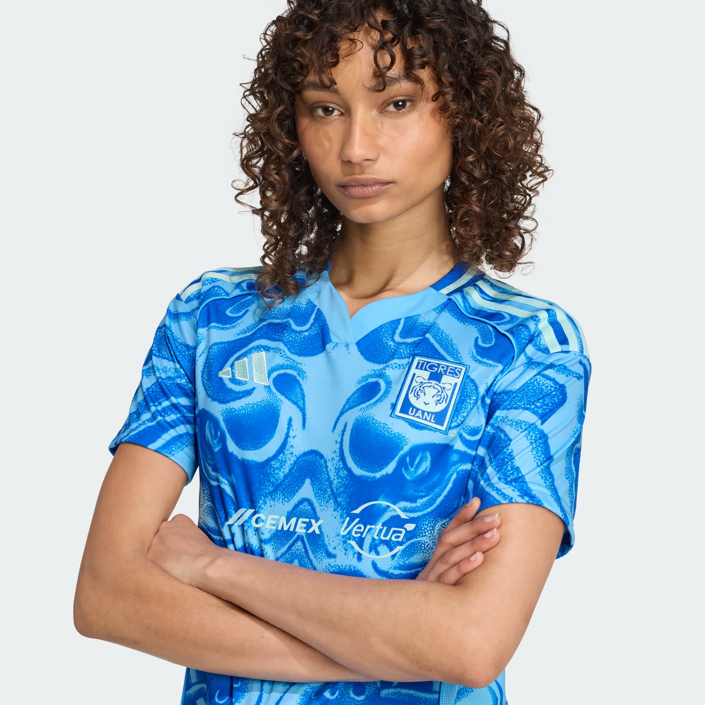 Foto 7 | Jersey Visitante De Tigres Uanl 25/26 Adidas Azul Mujer
